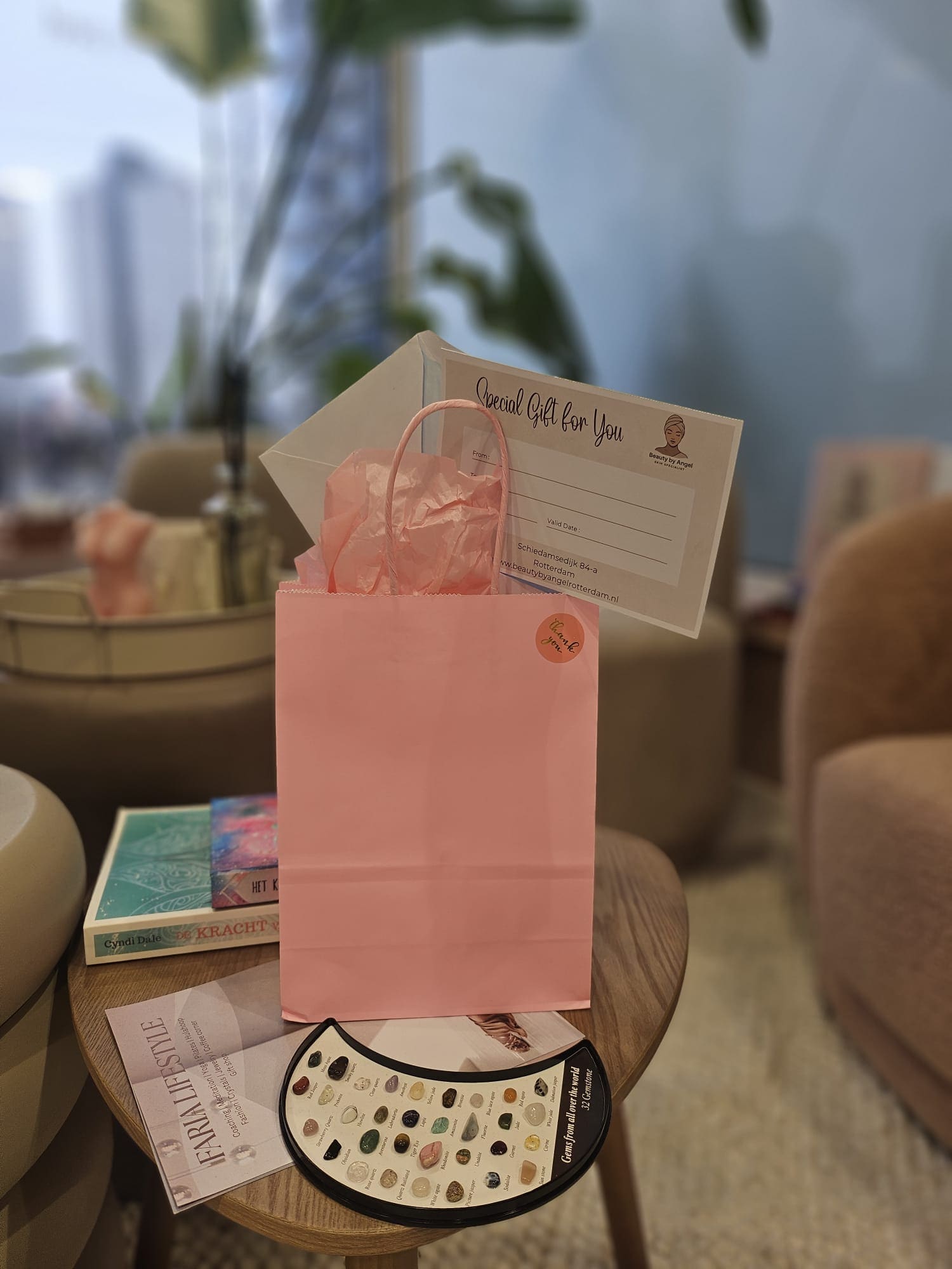 Kadobon van Beauty by Angel, in een tasje met een cadeaukaart